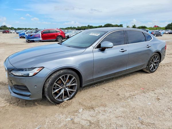 2018 VOLVO S90 Momentum