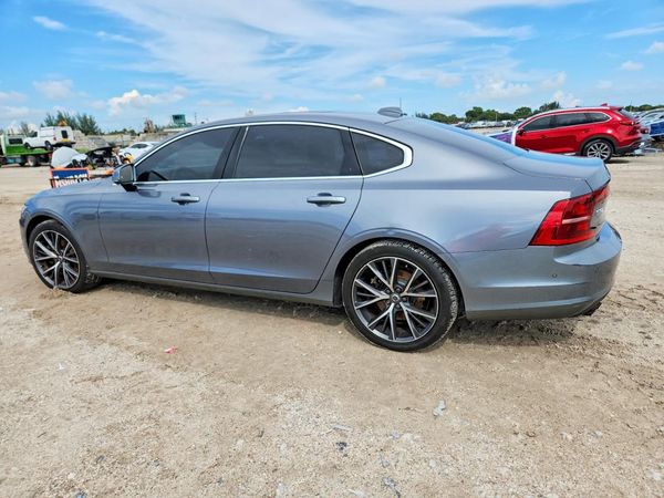 2018 VOLVO S90 Momentum