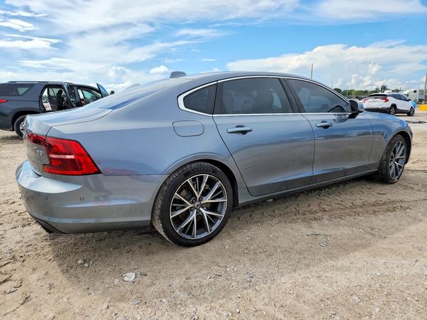 2018 VOLVO S90 Momentum