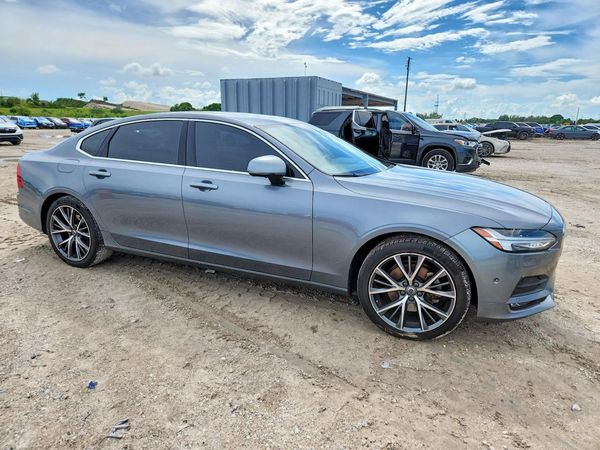 2018 VOLVO S90 Momentum