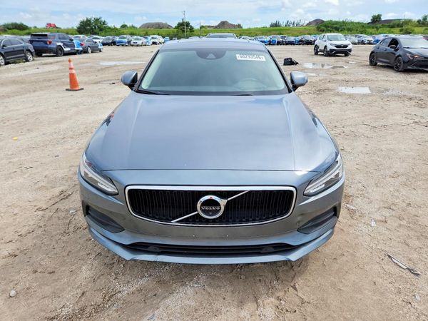 2018 VOLVO S90 Momentum