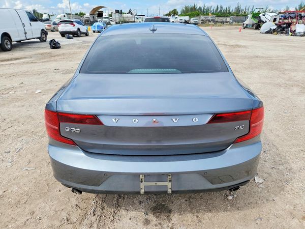 2018 VOLVO S90 Momentum
