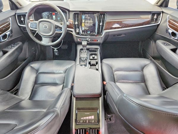 2018 VOLVO S90 Momentum