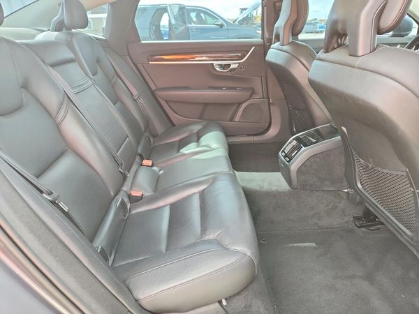 2018 VOLVO S90 Momentum