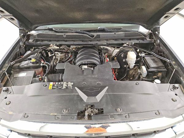 2017 CHEVROLET SILVERADO LT — Engine bay