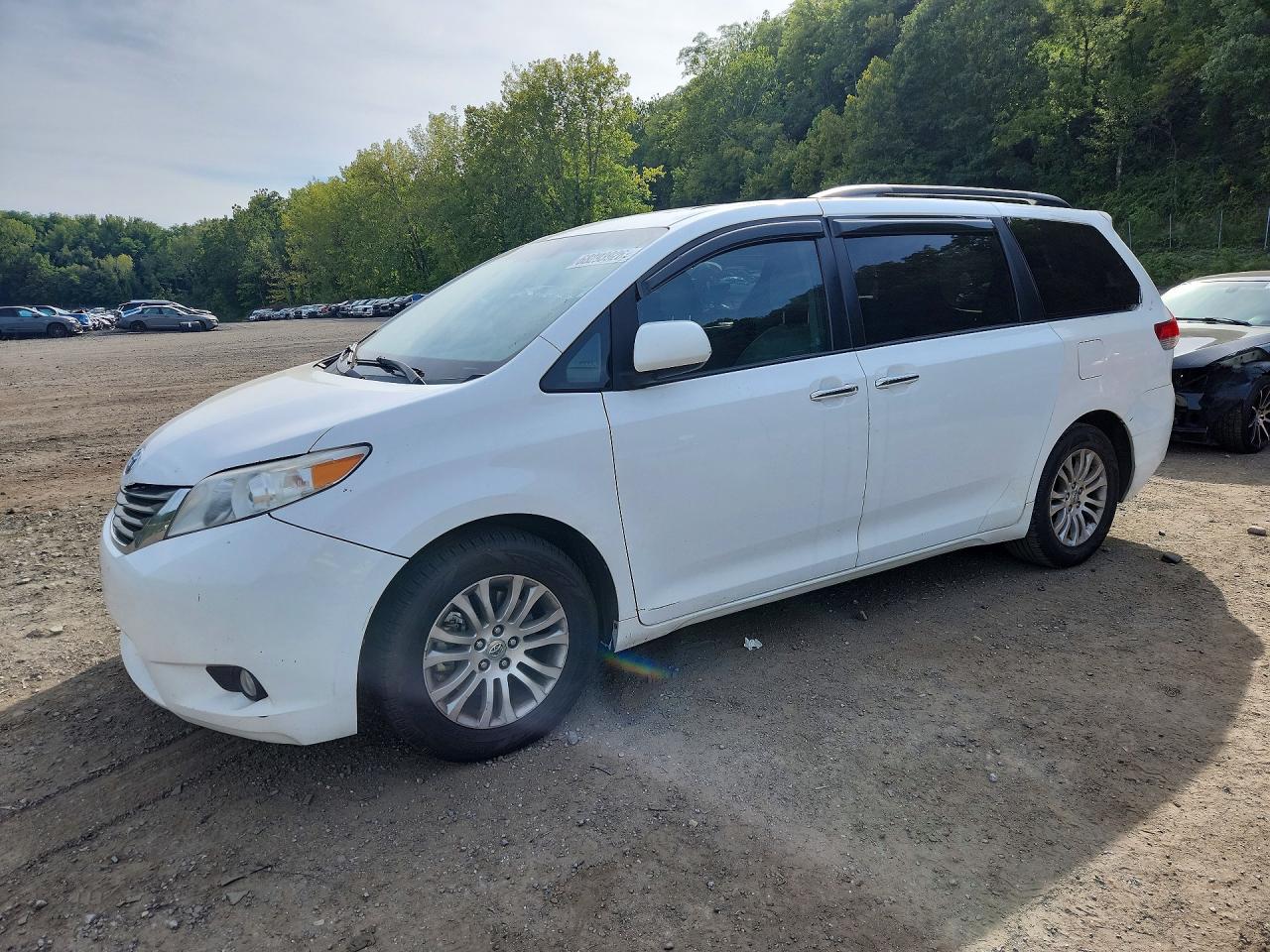 2012 TOYOTA SIENNA