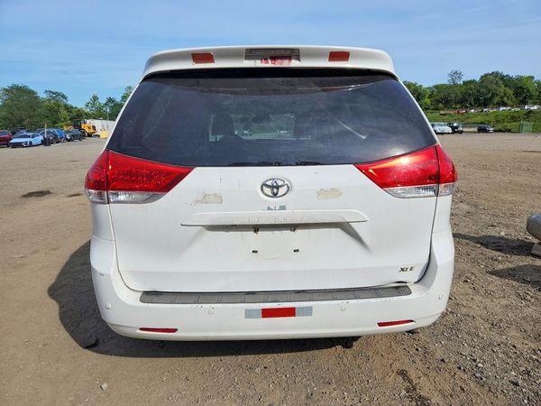 2012 TOYOTA SIENNA