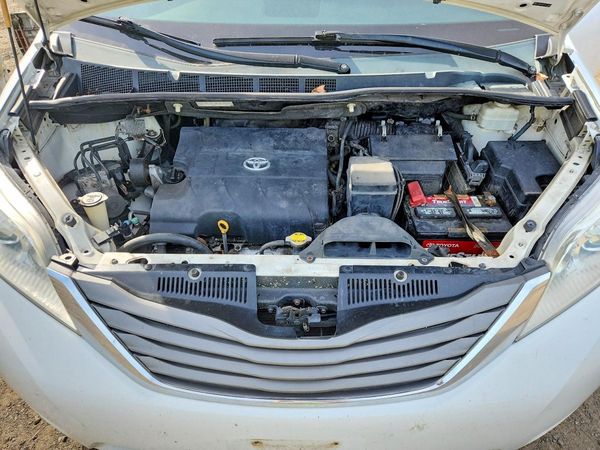 2012 TOYOTA SIENNA