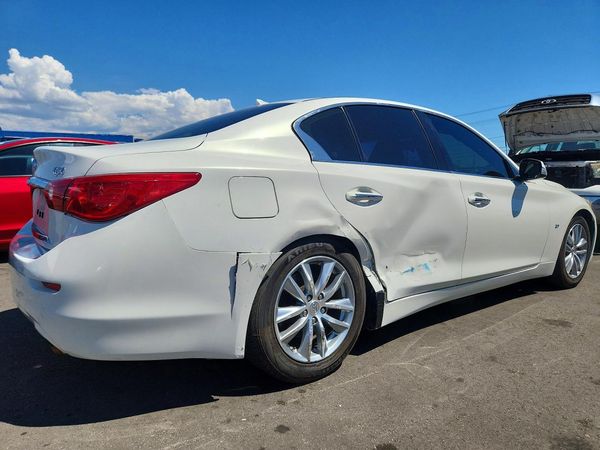2015 INFINITI Q50