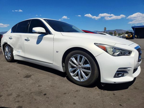 2015 INFINITI Q50
