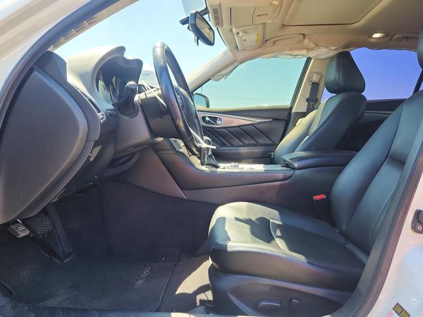2015 INFINITI Q50
