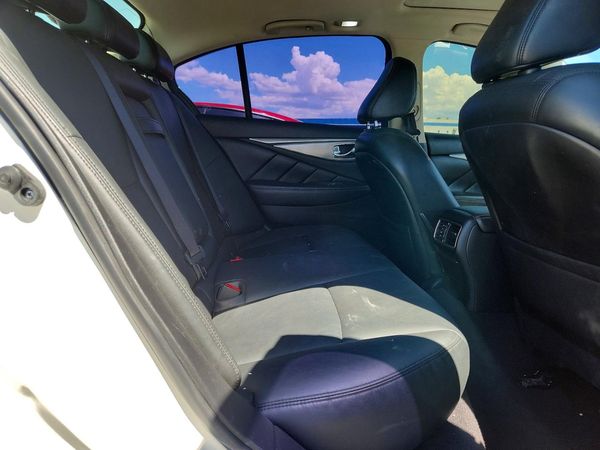 2015 INFINITI Q50