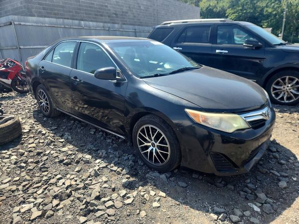 2014 TOYOTA CAMRY SOLA Hybrid