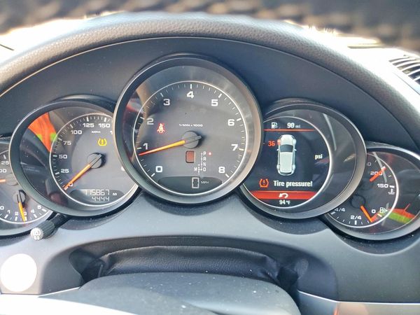 2014 PORSCHE CAYENNE
