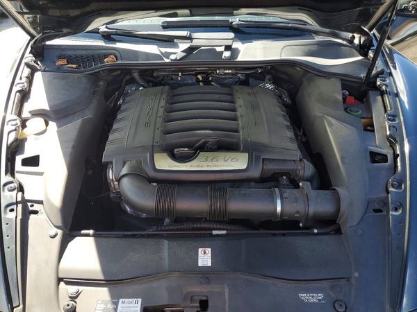 2014 PORSCHE CAYENNE