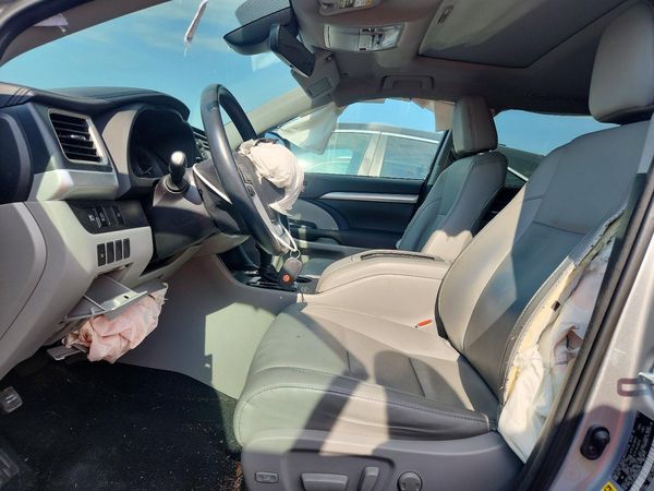 2017 TOYOTA HIGHLANDER — DENT