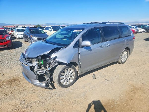 2013 TOYOTA SIENNA