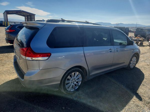 2013 TOYOTA SIENNA