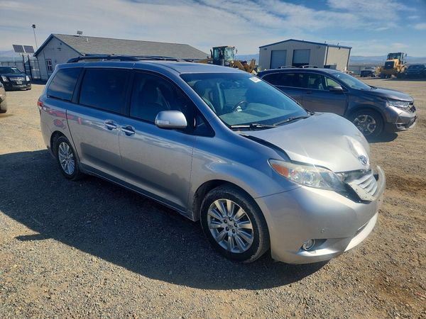 2013 TOYOTA SIENNA
