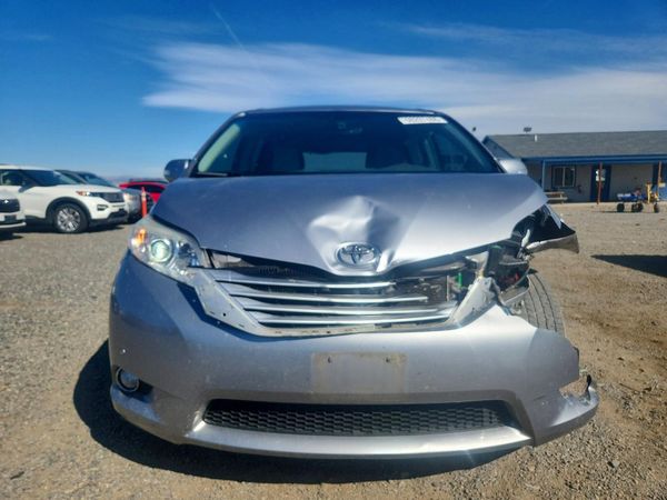 2013 TOYOTA SIENNA