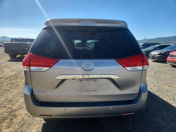2013 TOYOTA SIENNA