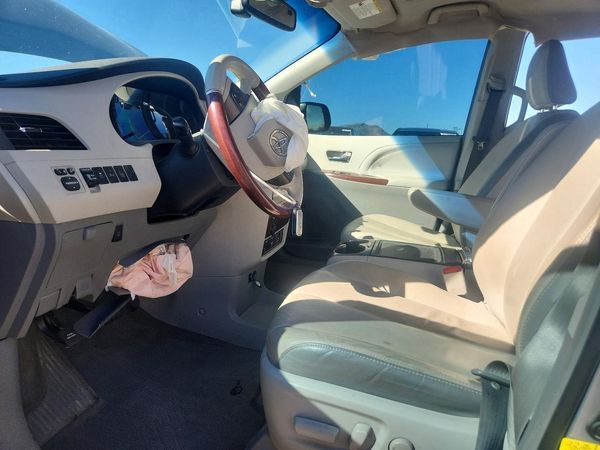 2013 TOYOTA SIENNA
