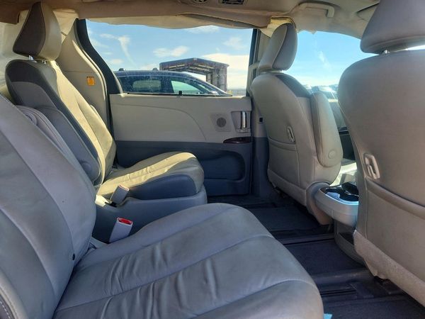 2013 TOYOTA SIENNA