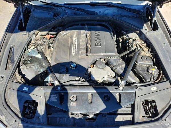 2016 BMW 5 SERIES xDrive — Engine bay