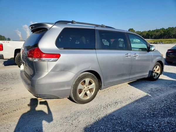 2013 TOYOTA SIENNA — PSRA