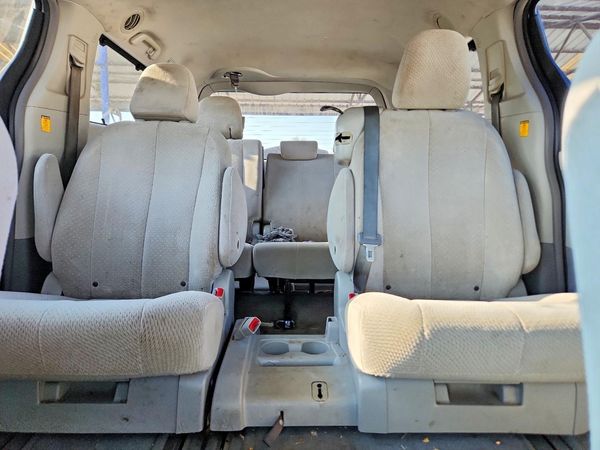 2013 TOYOTA SIENNA — SUVN