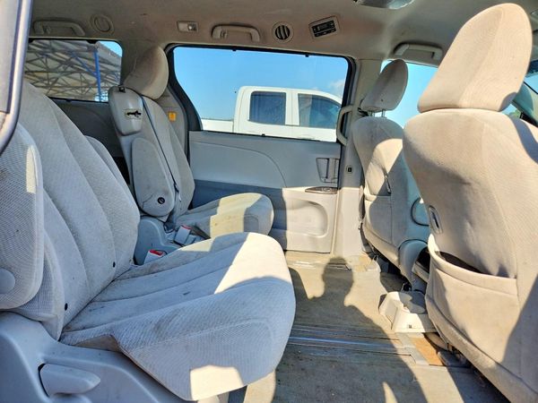2013 TOYOTA SIENNA — PSRS