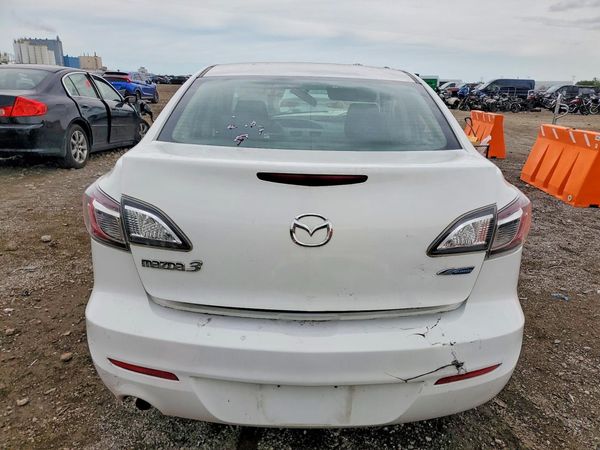 2013 MAZDA 3