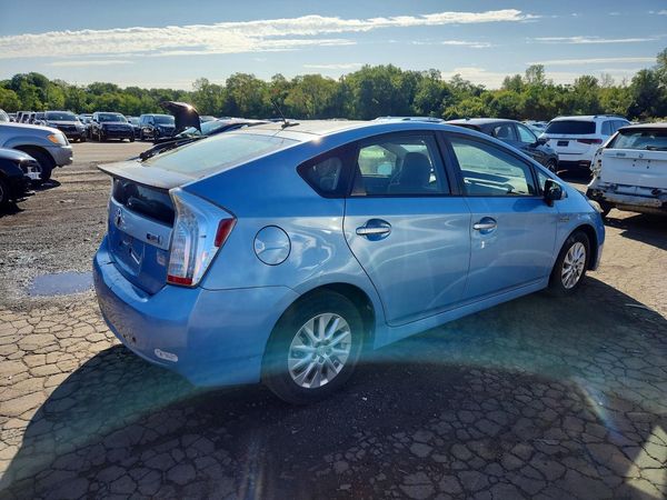 2014 TOYOTA PRIUS