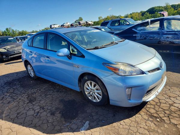 2014 TOYOTA PRIUS