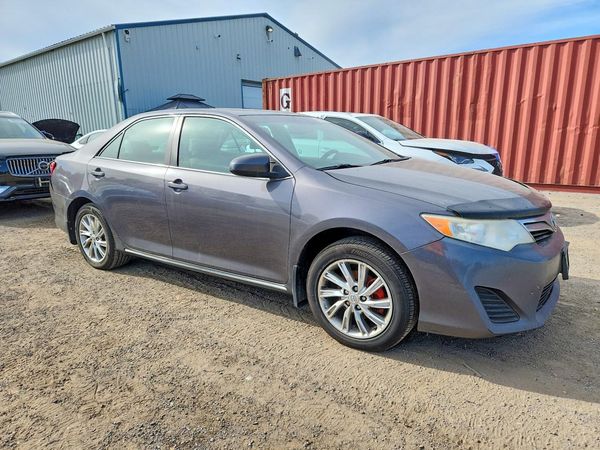 2014 TOYOTA CAMRY — Passenger 3/4