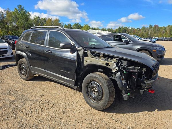 2018 JEEP CHEROKEE Trailhawk — Passenger 3/4