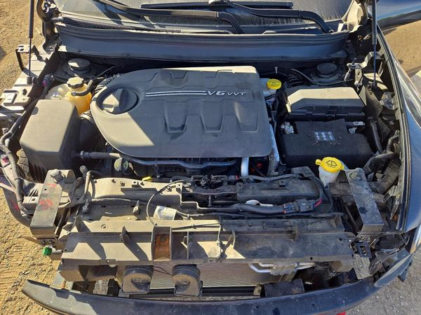 2018 JEEP CHEROKEE Trailhawk — Engine bay