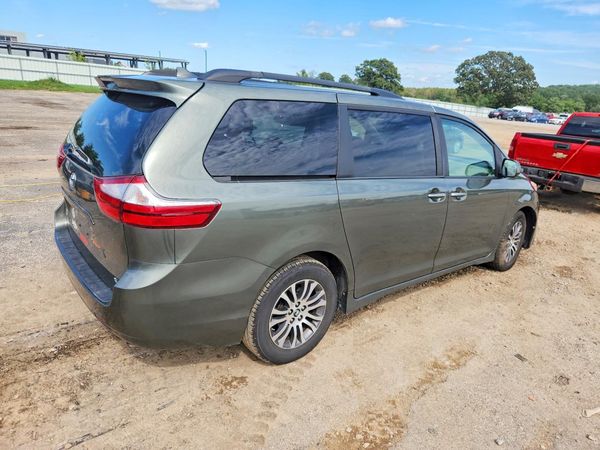 2019 TOYOTA SIENNA