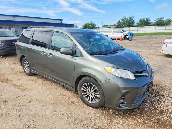 2019 TOYOTA SIENNA
