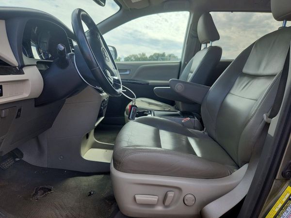 2019 TOYOTA SIENNA