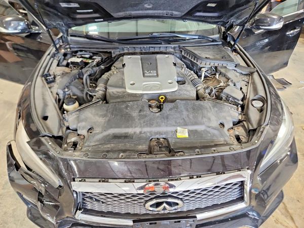 2014 INFINITI Q50 — Engine bay