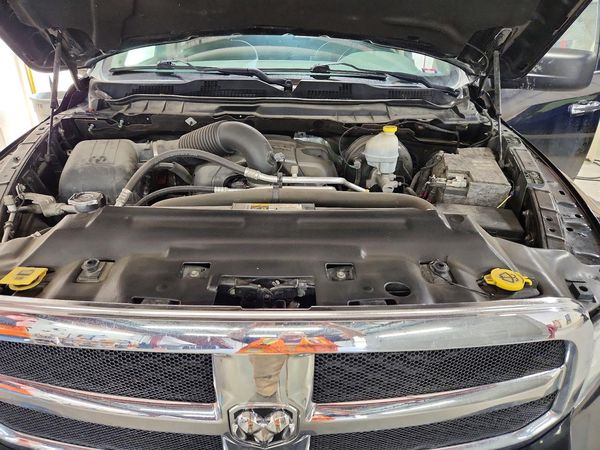 2016 RAM 1500 SLT — Engine bay