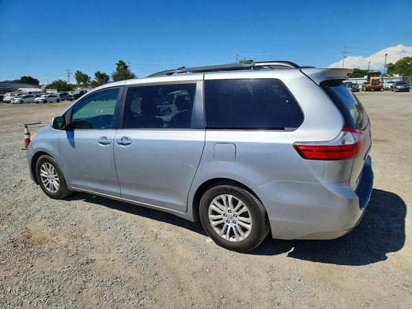 2015 TOYOTA SIENNA