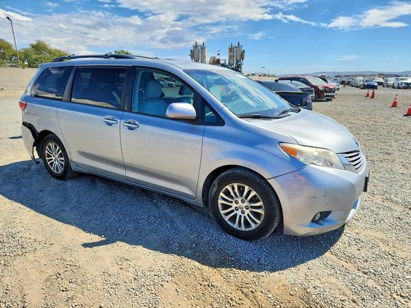 2015 TOYOTA SIENNA