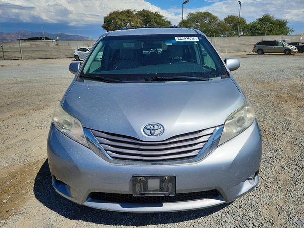 2015 TOYOTA SIENNA