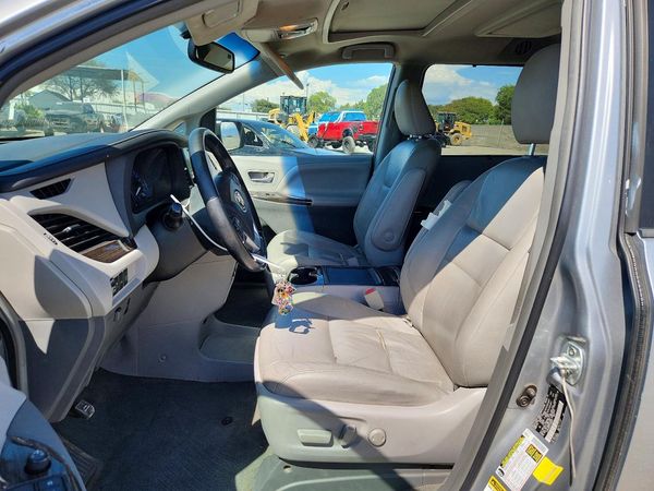 2015 TOYOTA SIENNA