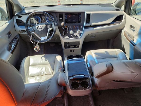 2015 TOYOTA SIENNA