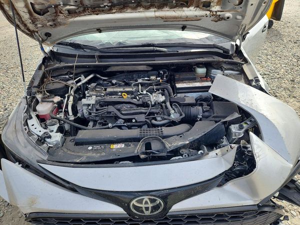 2021 TOYOTA COROLLA SE — Engine bay
