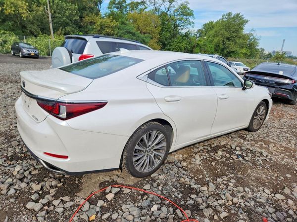 2021 LEXUS ES 350