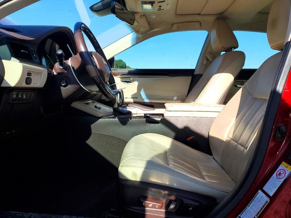 2017 LEXUS ES350 350 — DENT